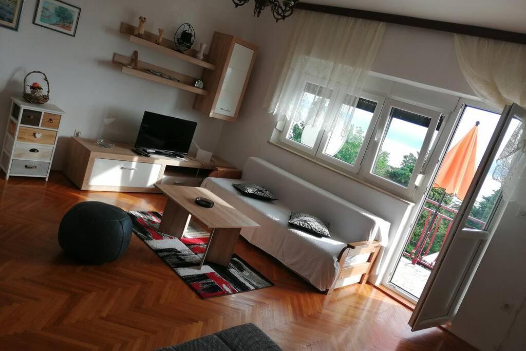Spacious 2-Room Apartment With Beautiful Sea View ซริกเวนิซา ภายนอก รูปภาพ