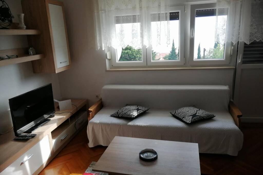 Spacious 2-Room Apartment With Beautiful Sea View ซริกเวนิซา ภายนอก รูปภาพ