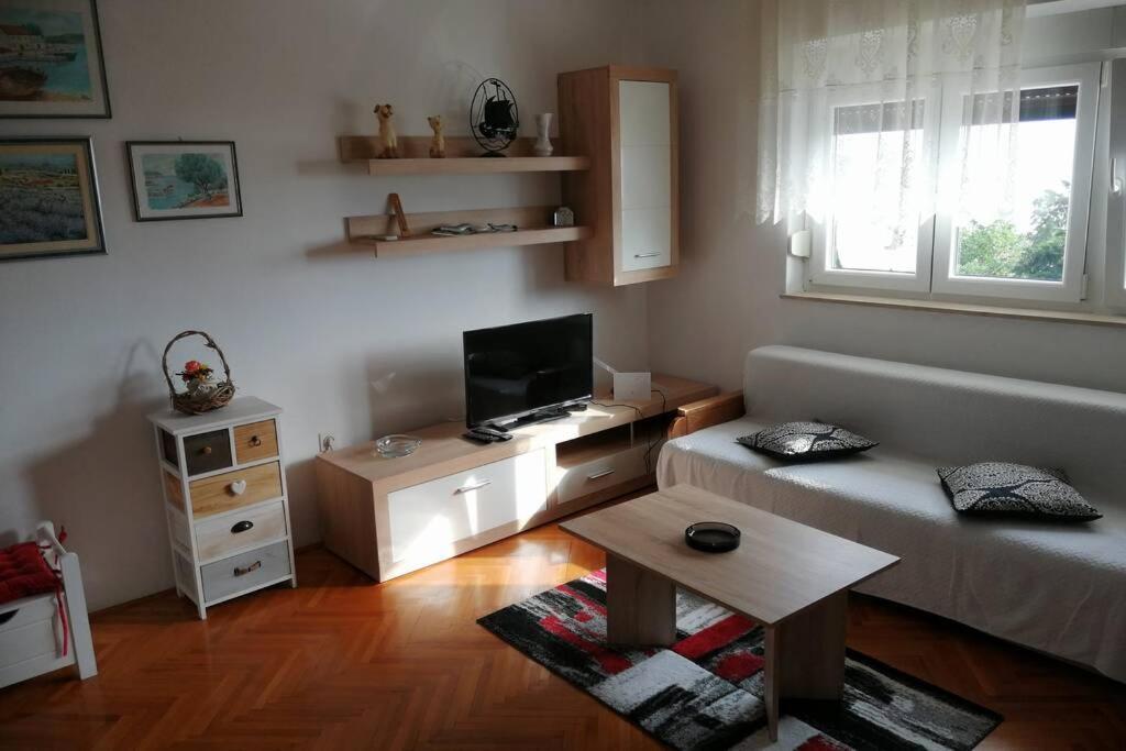 Spacious 2-Room Apartment With Beautiful Sea View ซริกเวนิซา ภายนอก รูปภาพ