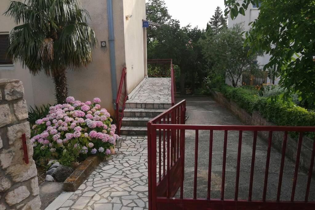 Spacious 2-Room Apartment With Beautiful Sea View ซริกเวนิซา ภายนอก รูปภาพ