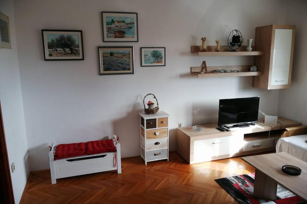 Spacious 2-Room Apartment With Beautiful Sea View ซริกเวนิซา ภายนอก รูปภาพ